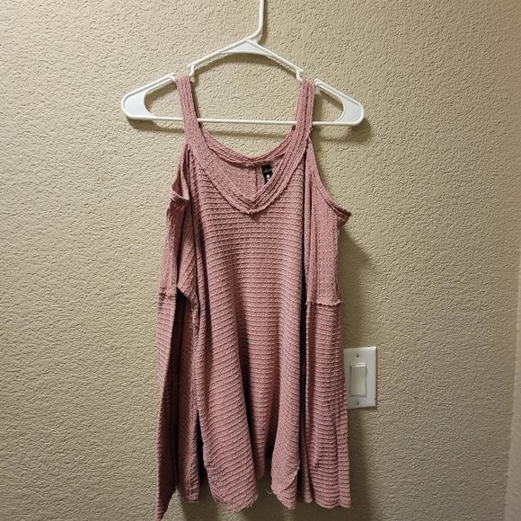 Design Lab Distressed Waffle Knit Cold Shoulder Top, Dusty Rose Color, Size S - Picture 2 of 7